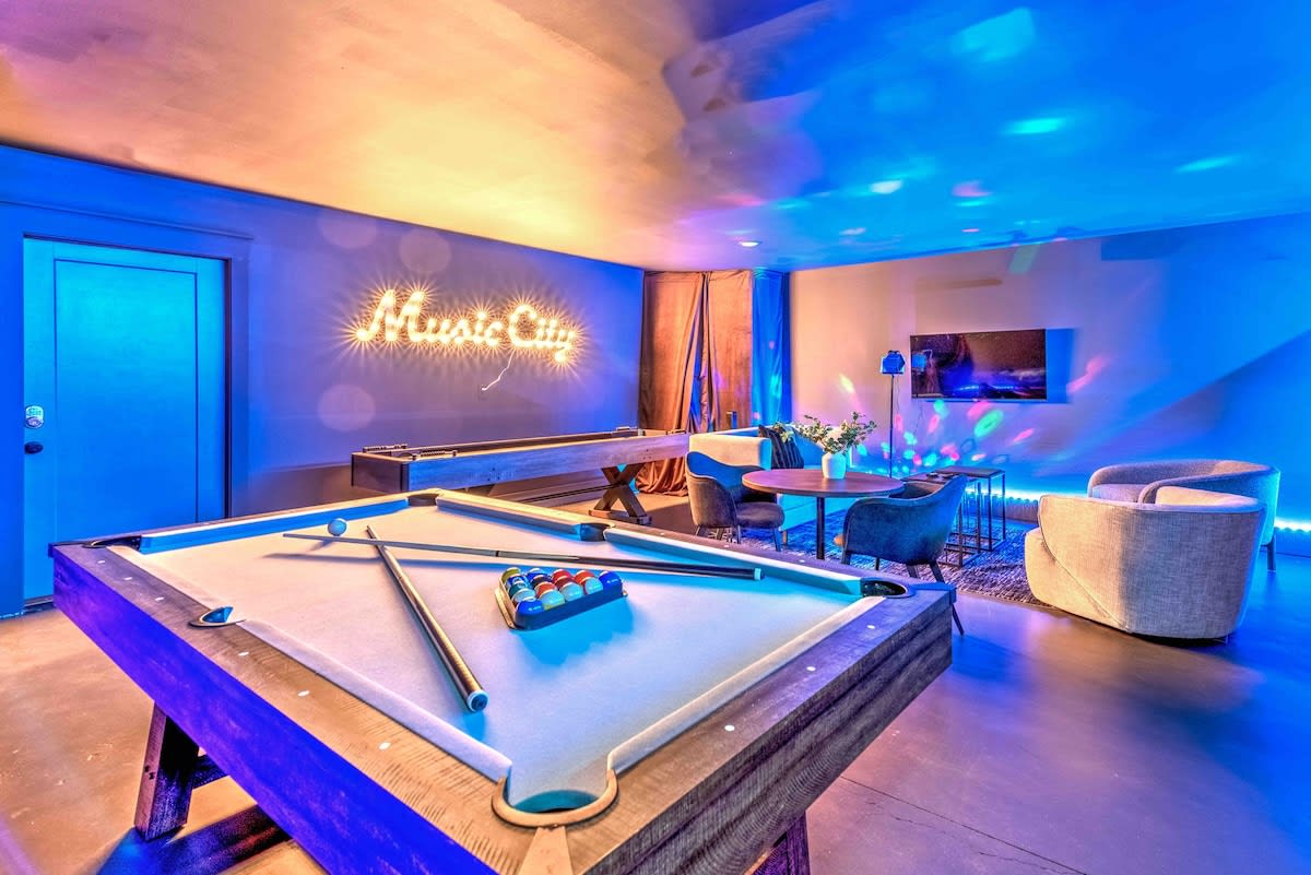 Huge Lux Home! 17 beds! Insta! Baller Game Room! — Nashville, TN — vacation rental