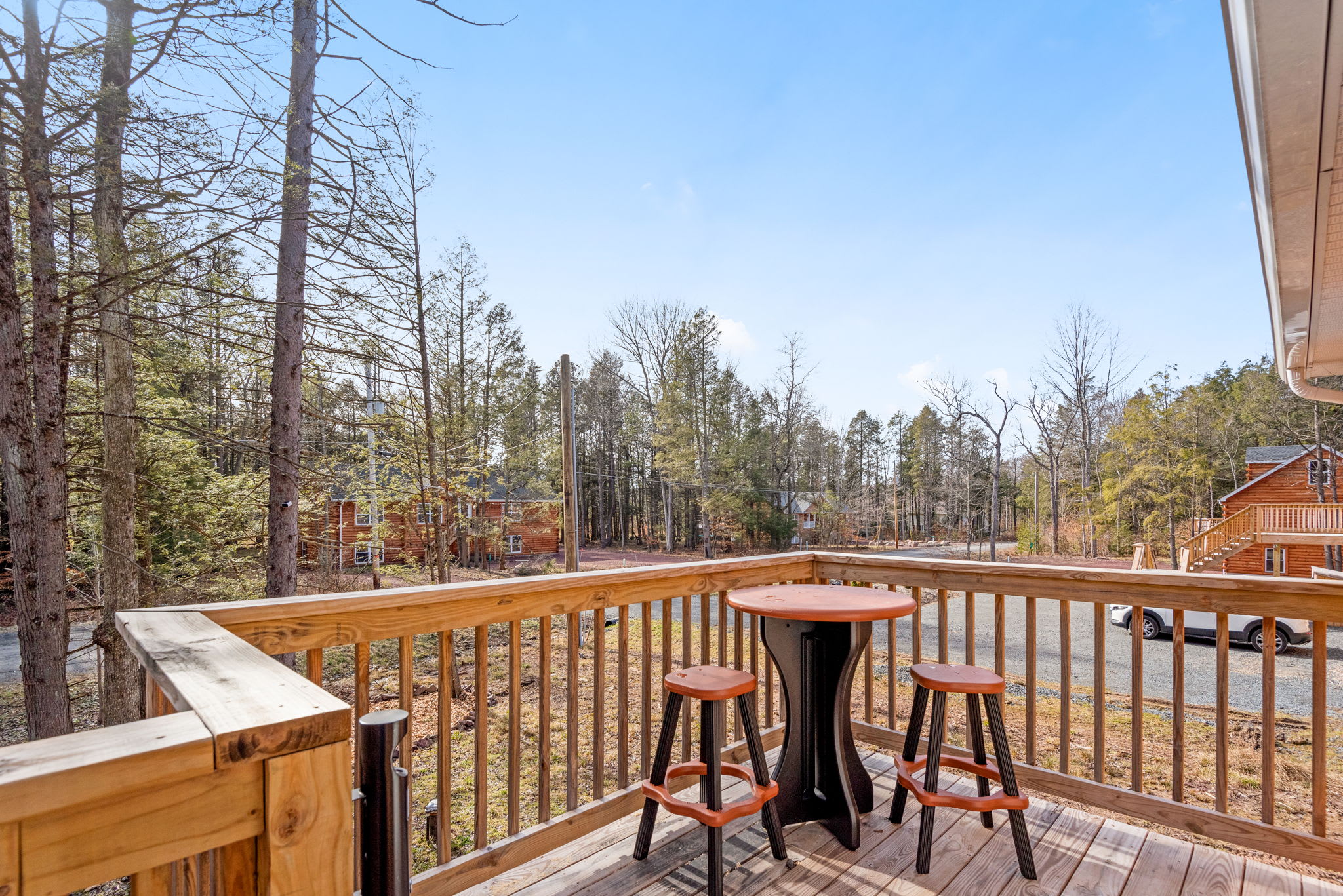 Elevated Deck with Tranquil Views
Whether you’re sipping wine or enjoying the quiet, this elevated perch offers the perfect balance of fresh air and natural beauty.