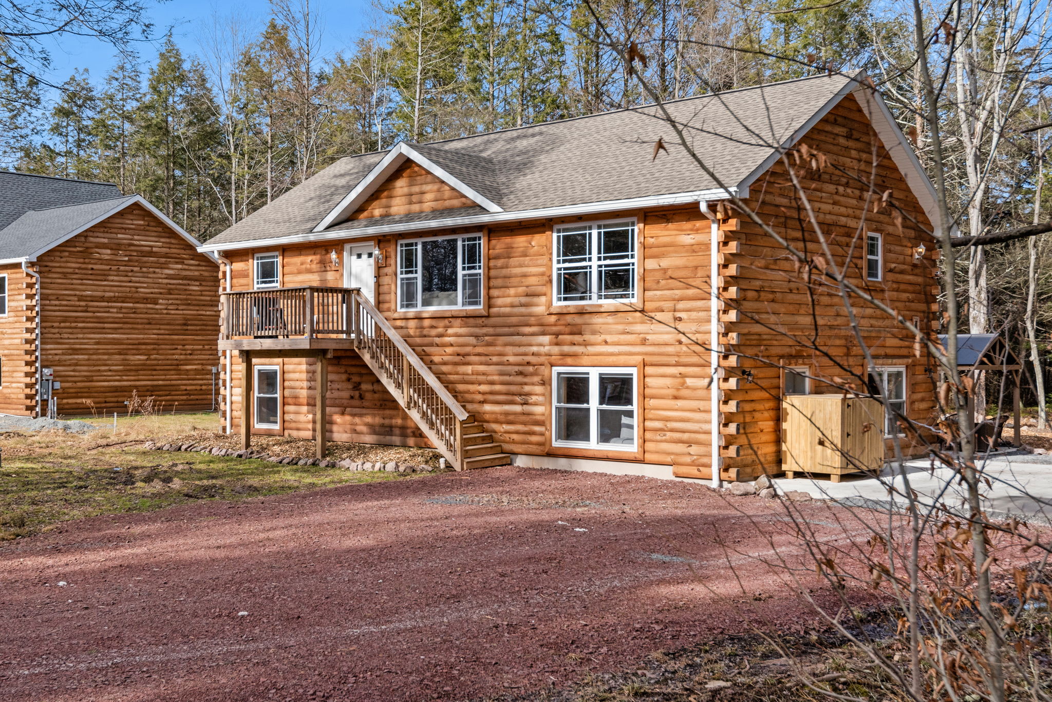 Private Getaway with Natural Surroundings
Tucked into a quiet forested area, this home delivers both privacy and warmth, with a classic cabin aesthetic and room for group gatherings.