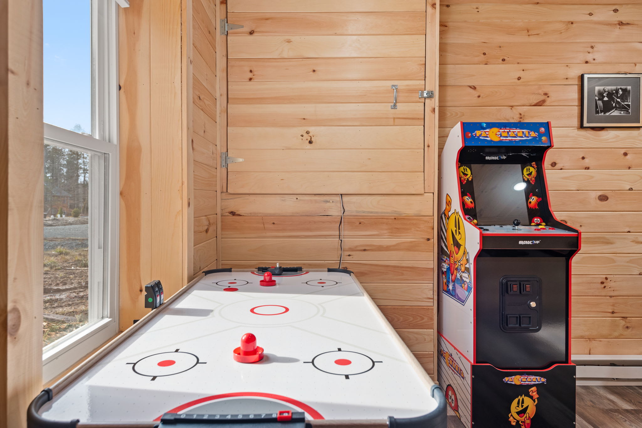 Air Hockey with a View
Let the puck fly while natural light pours in from the windows this setup makes even quick games feel like something special.