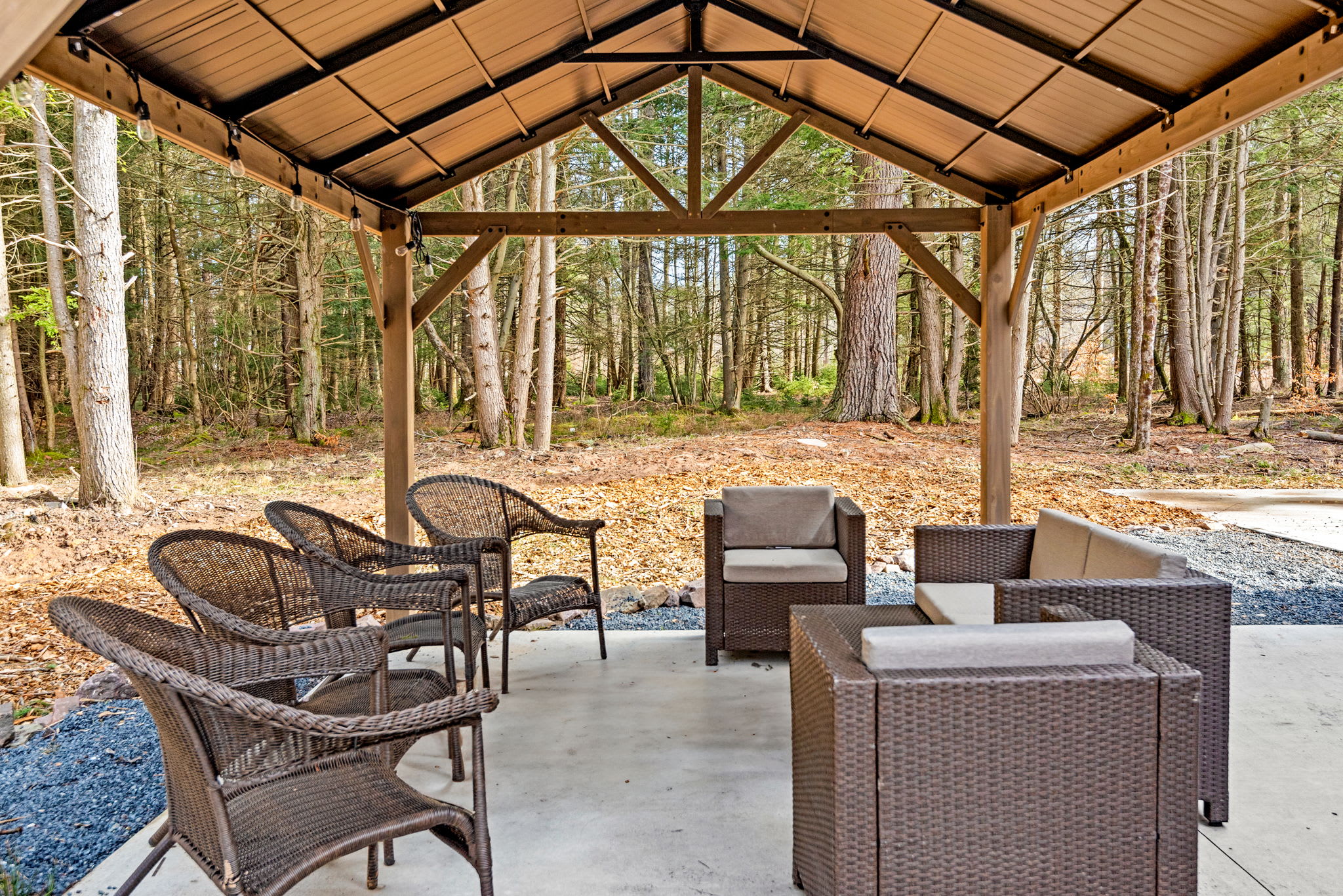 Woodland Lounge Spot
Gather your crew beneath the gazebo for morning coffee or late-night laughs all set against a backdrop of quiet forest serenity.