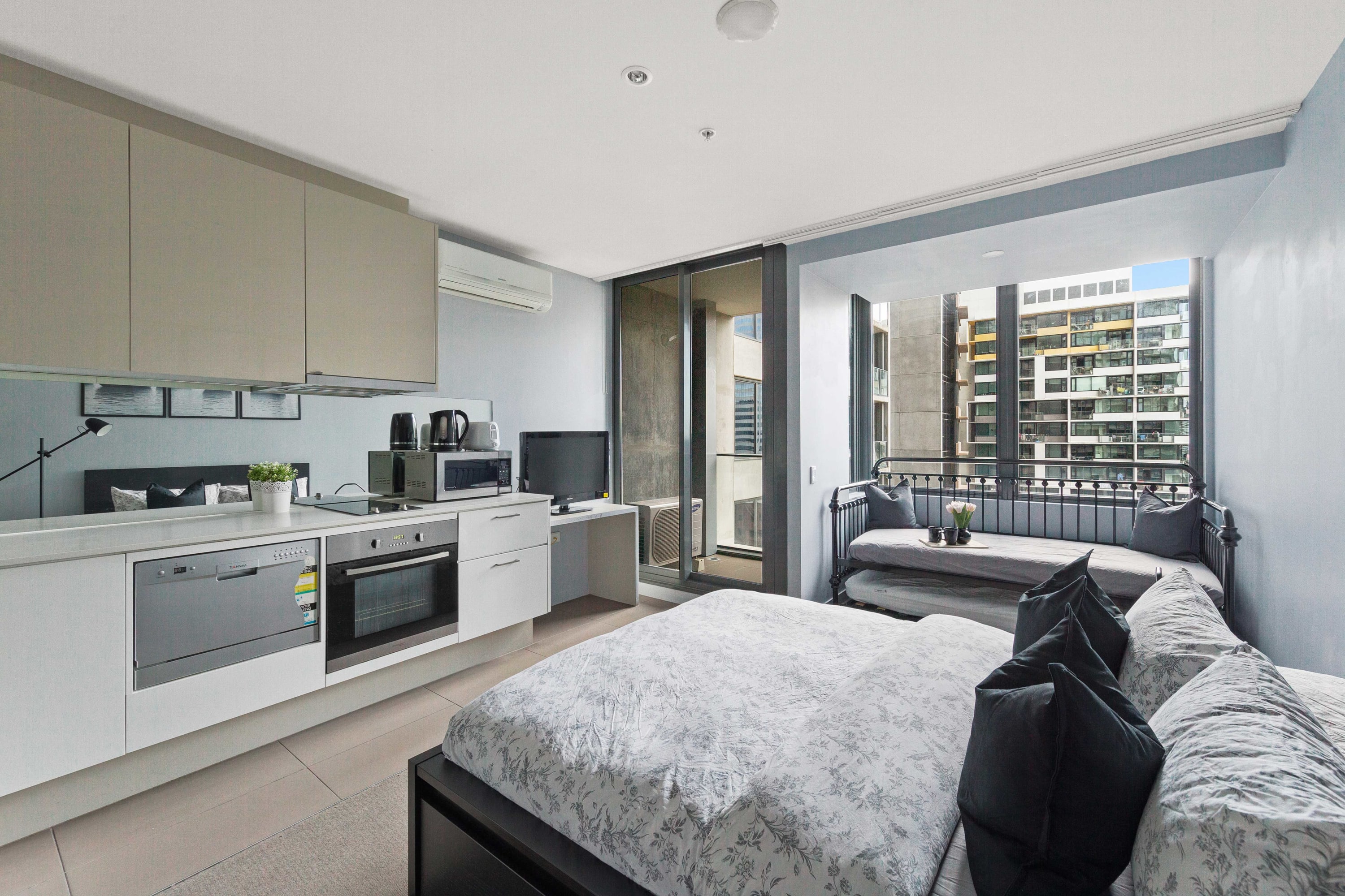 A Stylish Studio Right Next to Southern Cross — Melbourne, Victoria — vacation rental