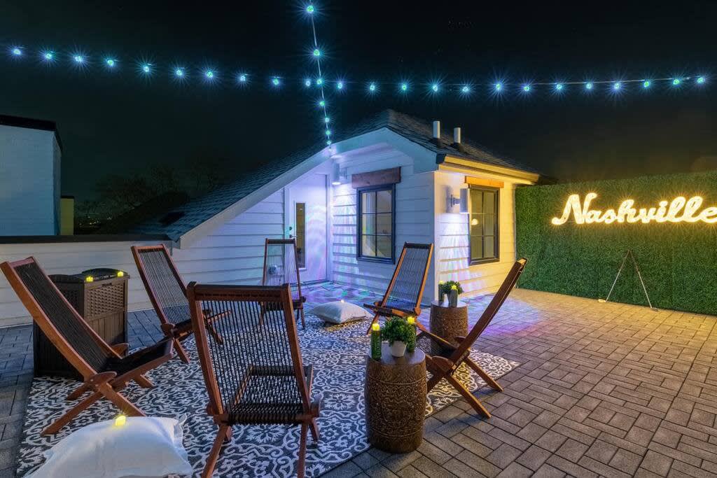 2 Premium Houses 26 beds 8 Bedroom 2 Pool Tables — Nashville, TN — vacation rental