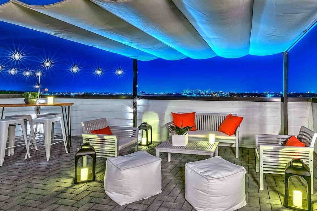 New Downtown Skyline Views 13 Beds! Rooftop Deck! — Nashville, TN — vacation rental
