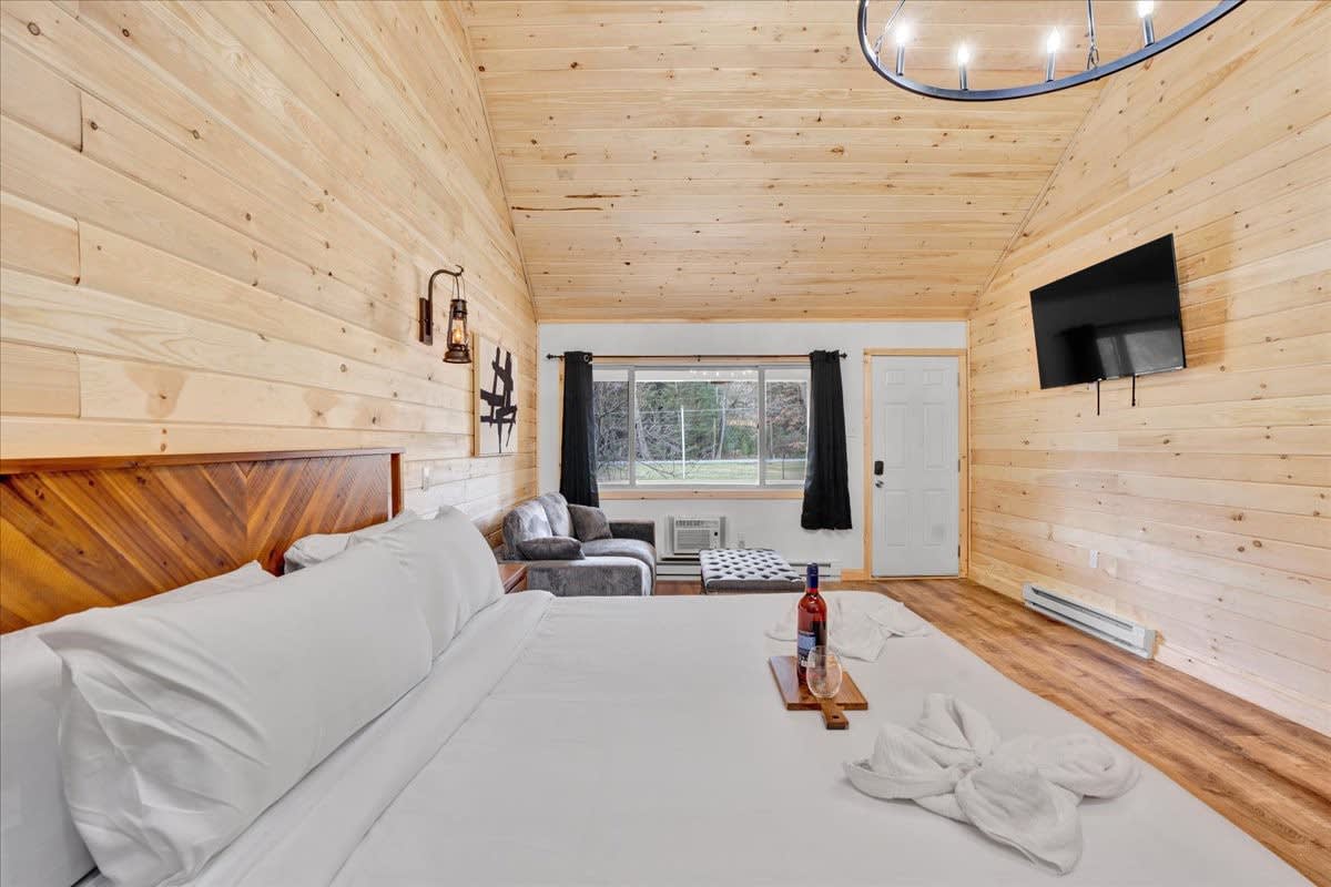 Vaulted Pine Pocono Modern | Firepits | Pickleball