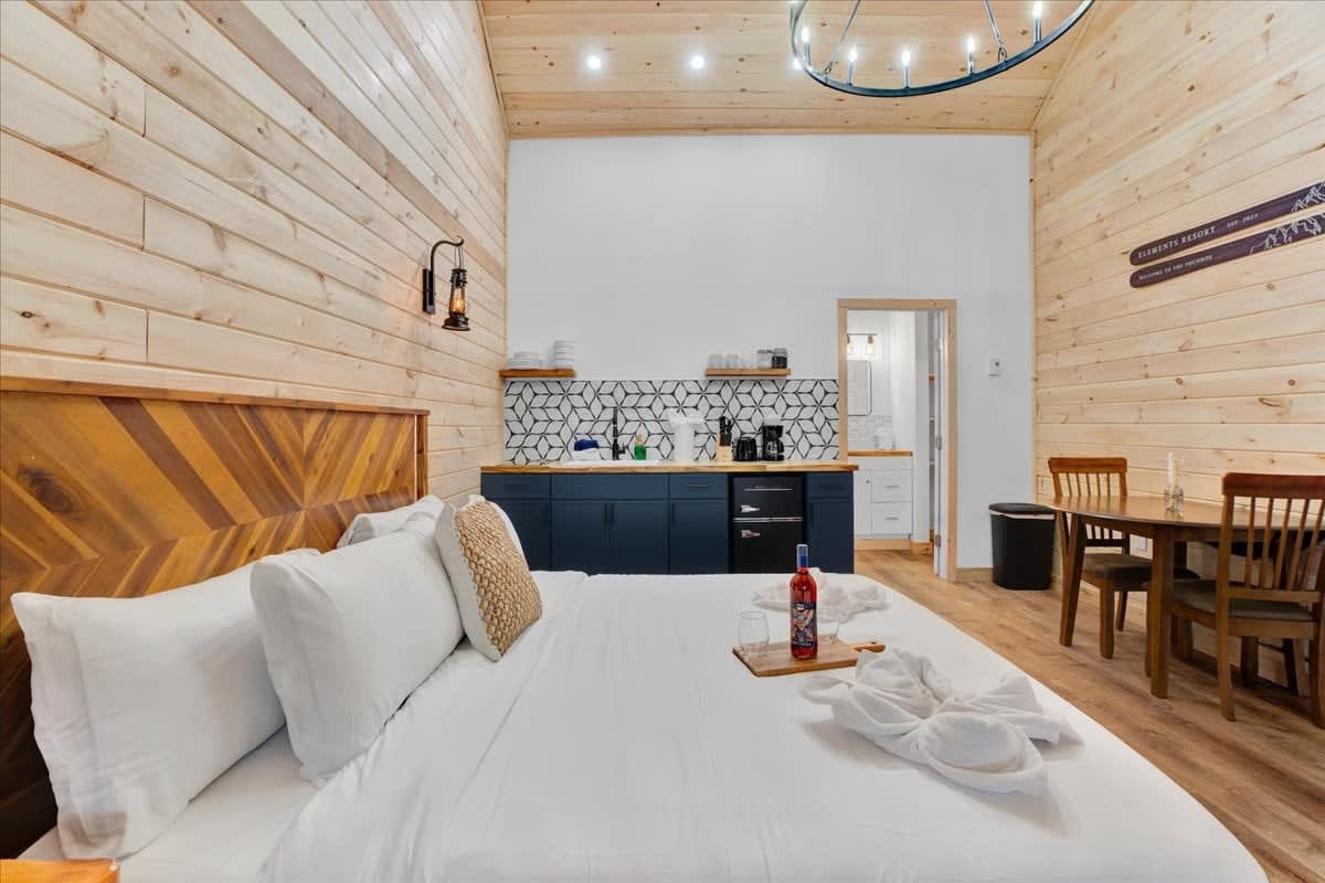 Charming Pocono Modern | Firepits | Pickleball!