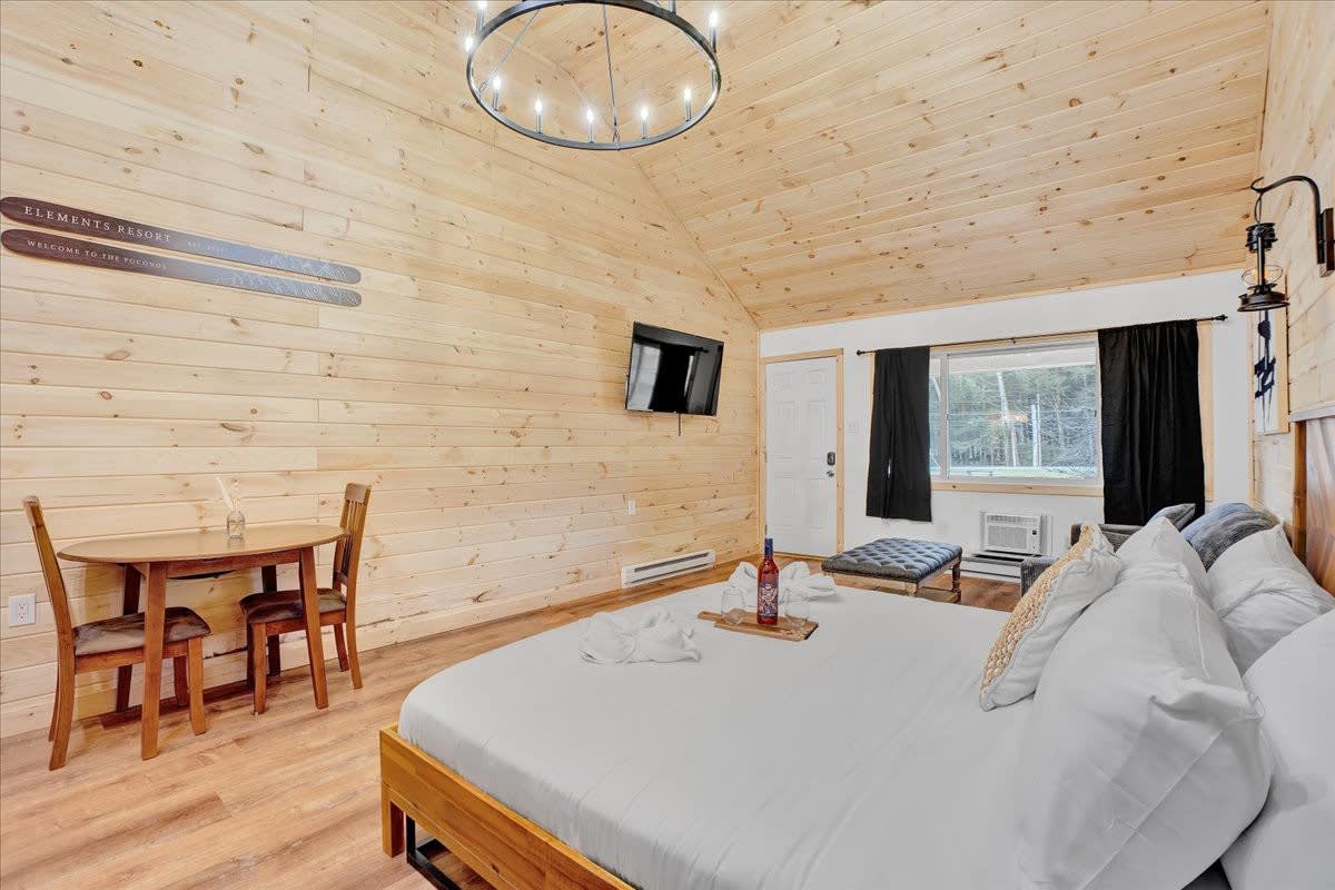 Charming Pocono Modern | Firepits | Pickleball!