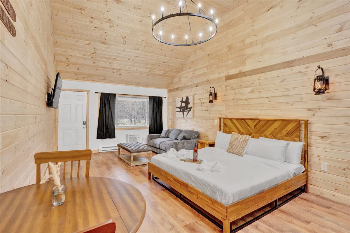 Charming Pocono Modern | Firepits | Pickleball!