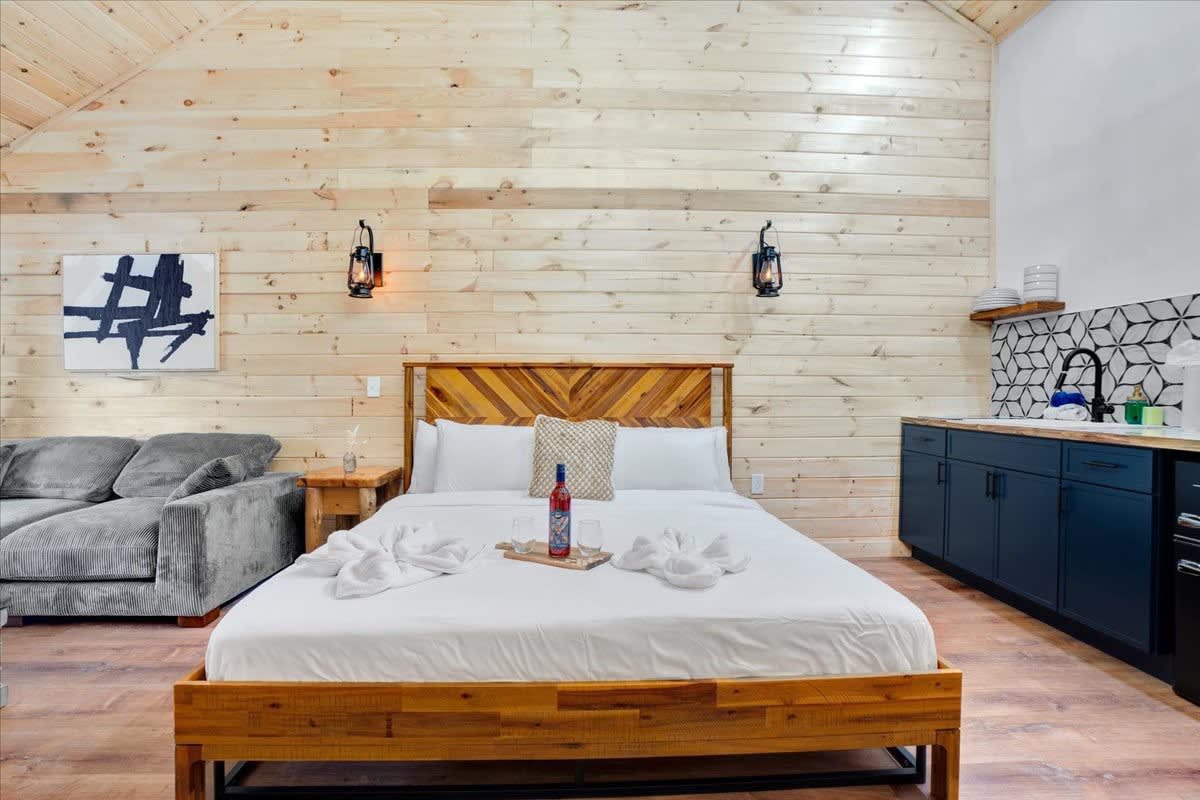 Charming Pocono Modern | Firepits | Pickleball!
