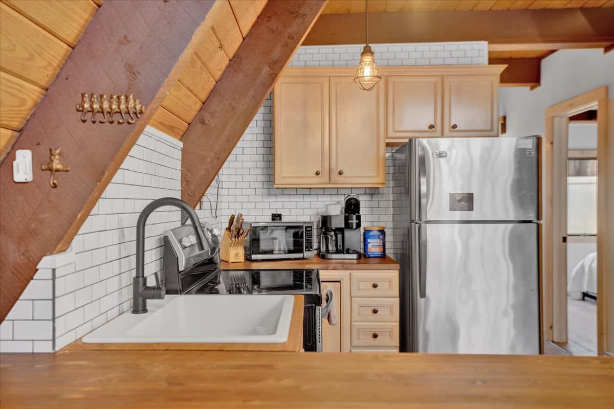 The Cedar A-Frame | Hot Tub | Firepit | Fireplace