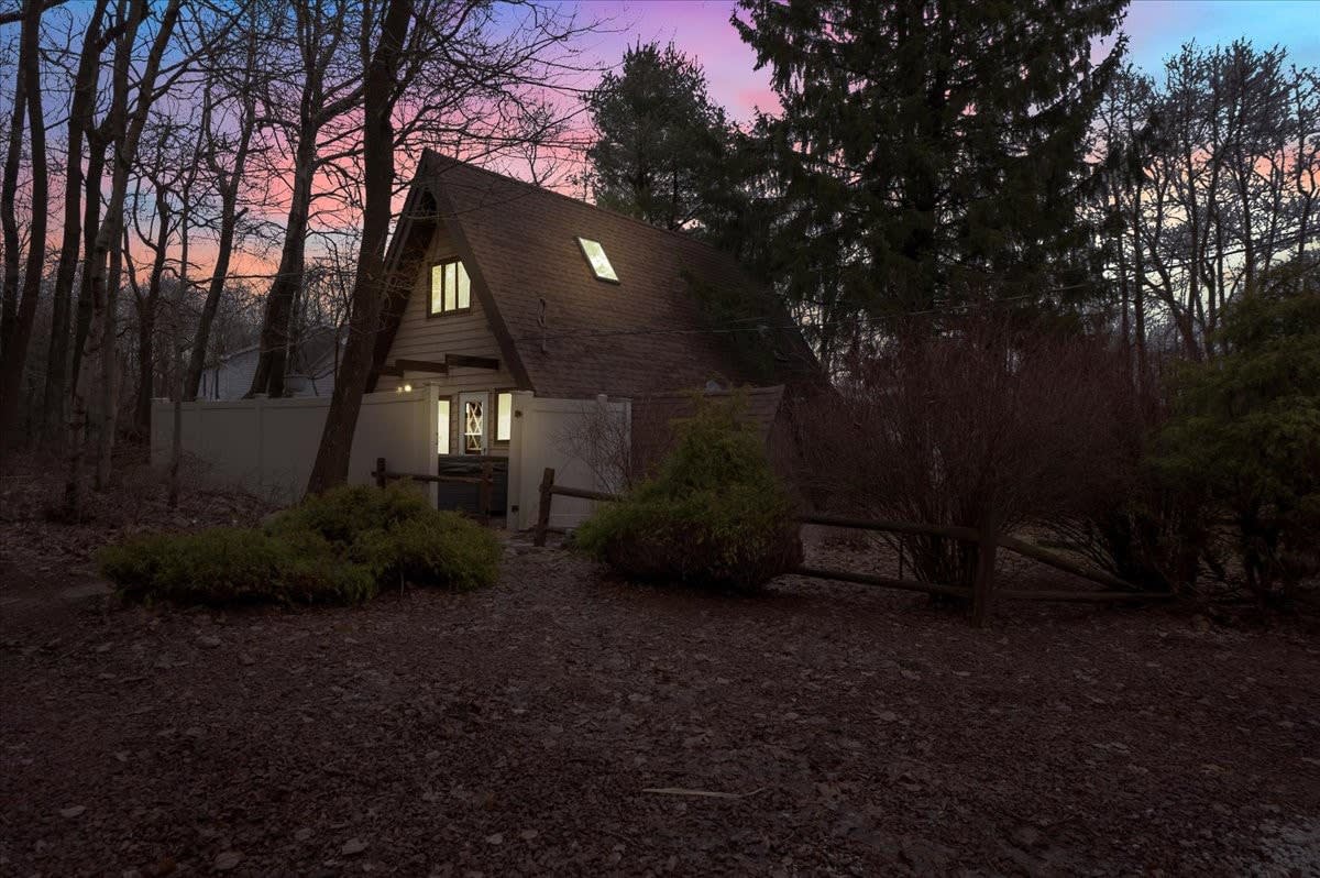 The Cedar A-Frame | Hot Tub | Firepit | Fireplace
