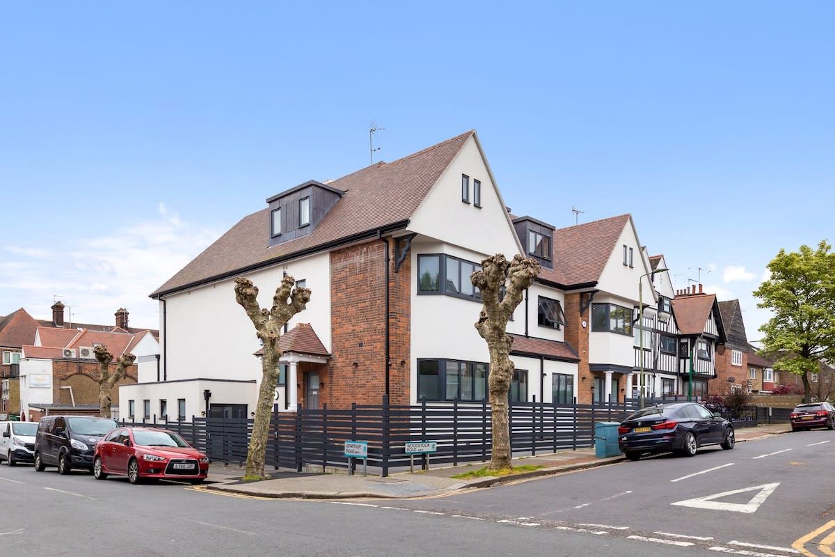 Modern Studio Suite near Euston Central London in 48A Woodstock Road NW11 8ER - Property image 23 - VivreStays