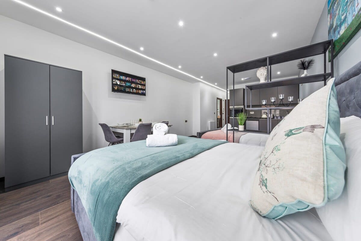 Modern Studio Suite near Euston Central London in 48A Woodstock Road NW11 8ER - Property image 22 - VivreStays