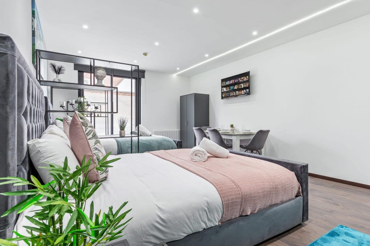 Modern Studio Suite near Euston Central London in 48A Woodstock Road NW11 8ER - Property image 12 - VivreStays
