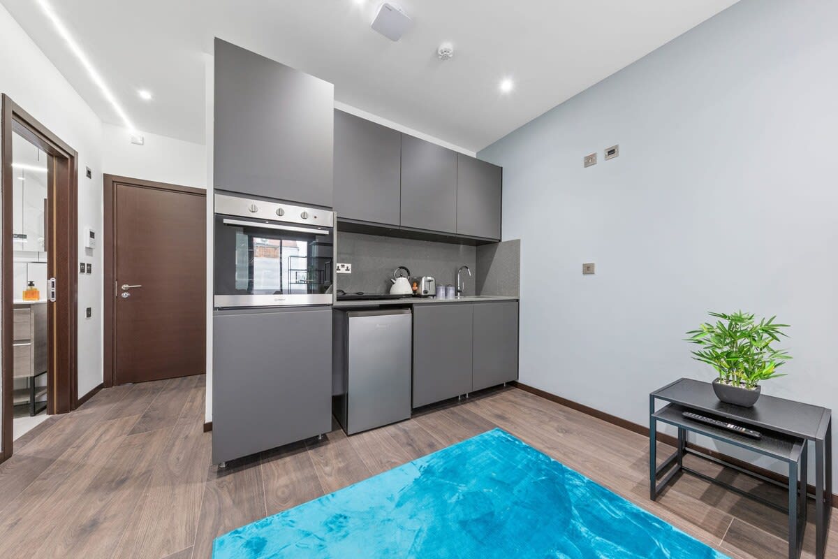 Modern Studio Suite near Euston Central London in 48A Woodstock Road NW11 8ER - Property image 13 - VivreStays