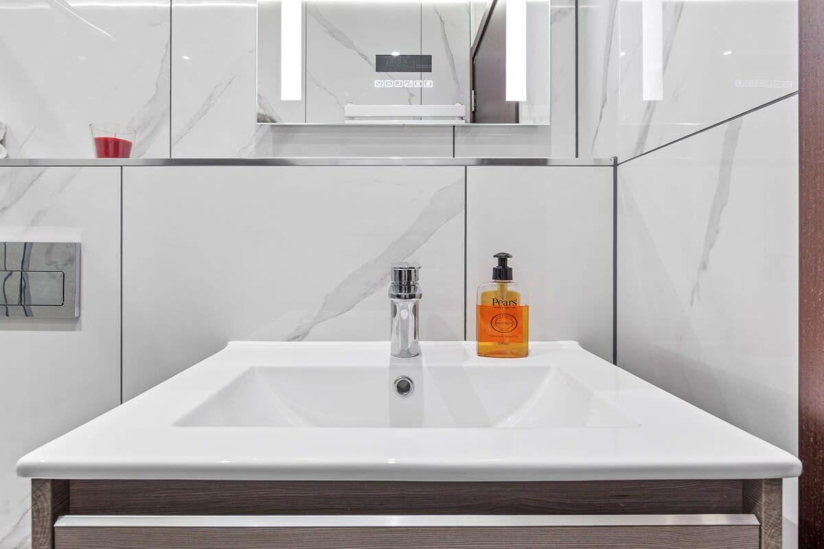 Modern Studio Suite near Euston Central London in 48A Woodstock Road NW11 8ER - Property image 9 - VivreStays