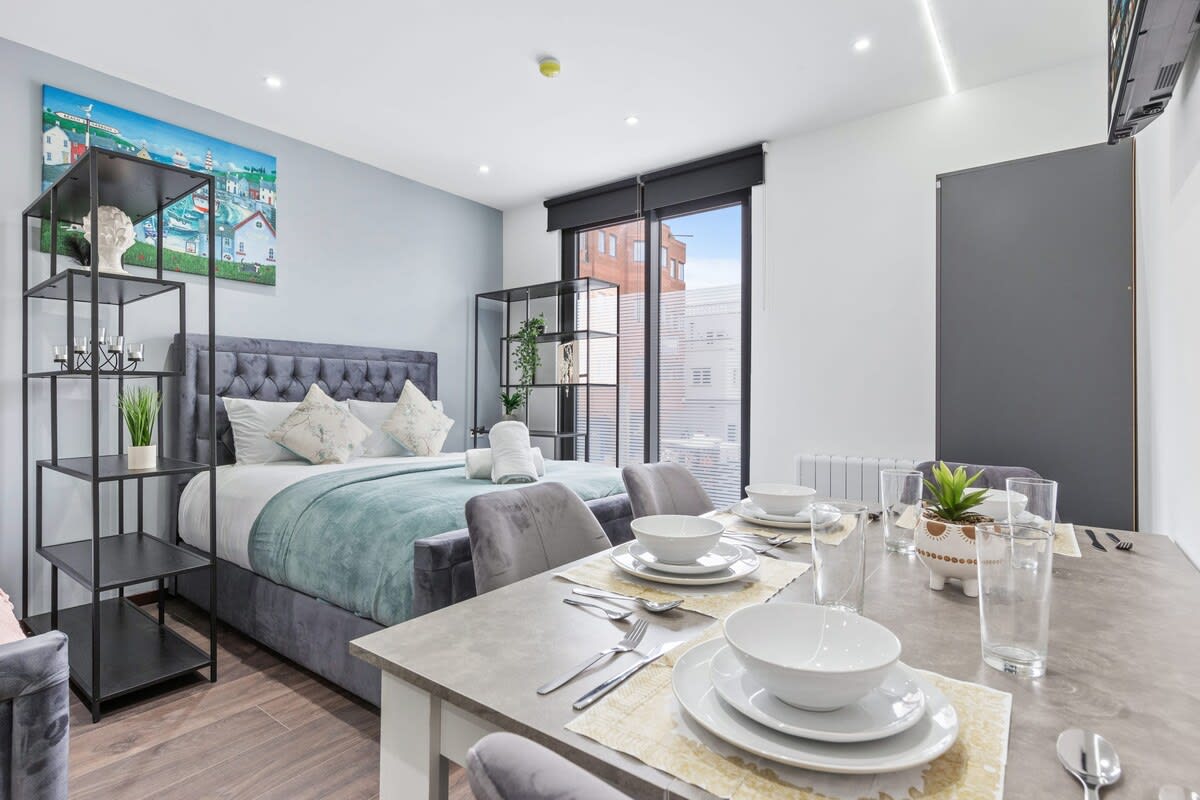 Modern Studio Suite near Euston Central London in 48A Woodstock Road NW11 8ER - Property image 3 - VivreStays