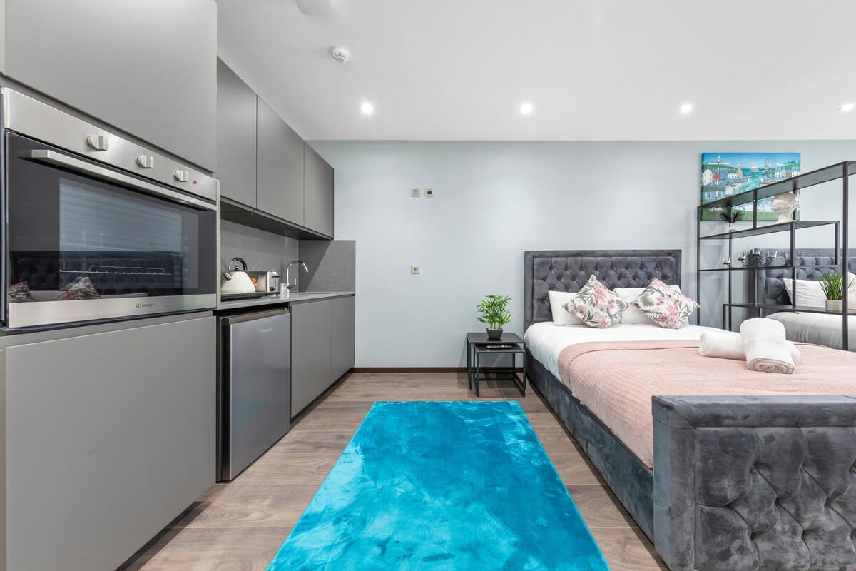 Modern Studio Suite near Euston Central London in 48A Woodstock Road NW11 8ER - Property image 6 - VivreStays