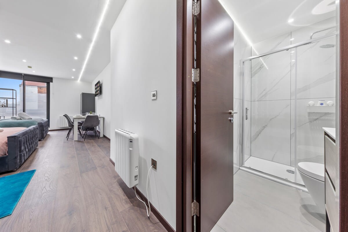 Modern Studio Suite near Euston Central London in 48A Woodstock Road NW11 8ER - Property image 7 - VivreStays