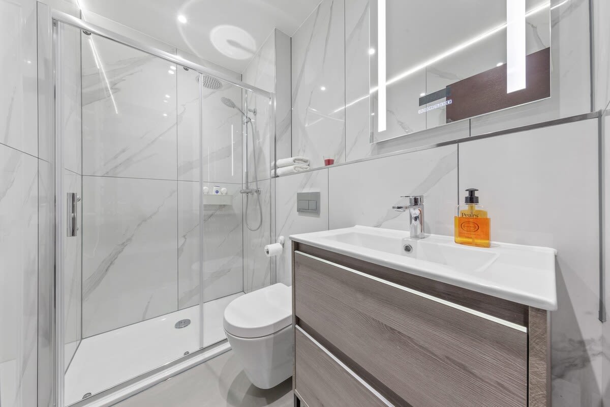 Modern Studio Suite near Euston Central London in 48A Woodstock Road NW11 8ER - Property image 4 - VivreStays