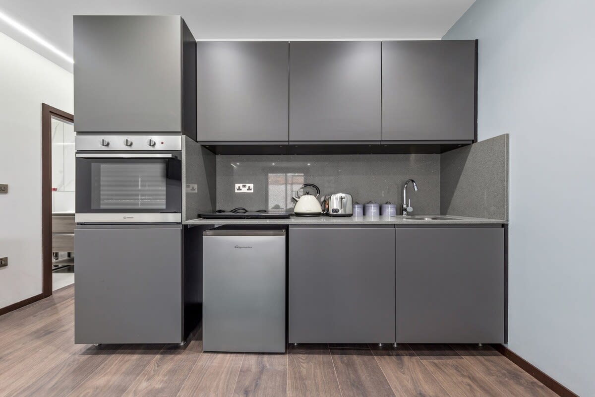 Modern Studio Suite near Euston Central London in 48A Woodstock Road NW11 8ER - Property image 14 - VivreStays