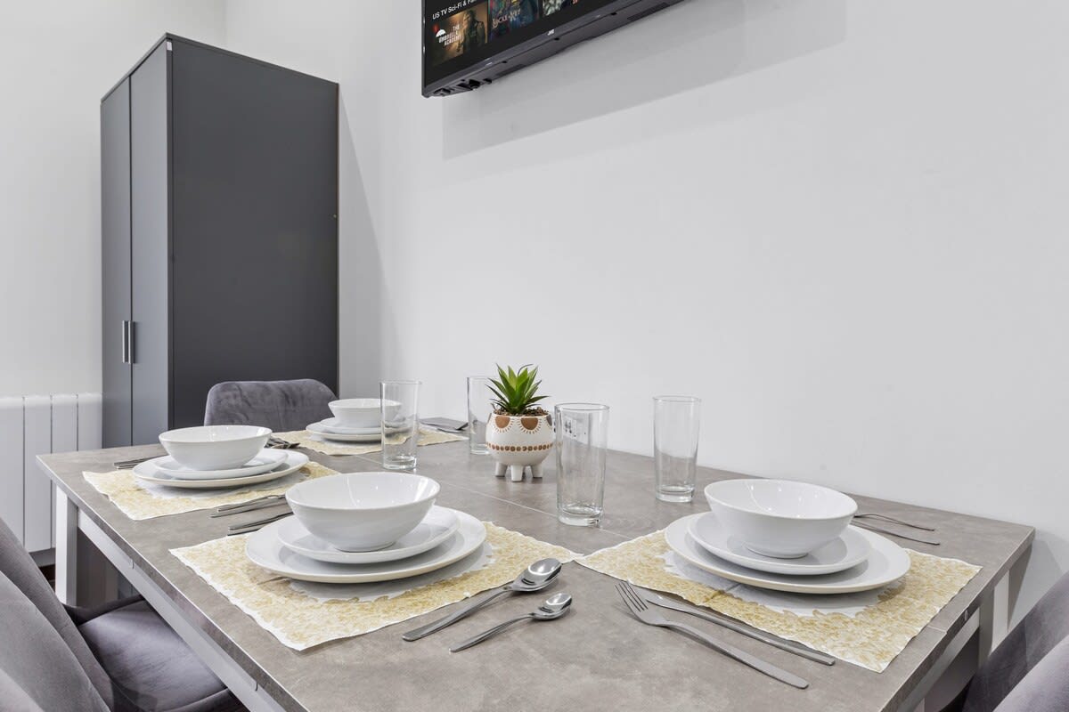 Modern Studio Suite near Euston Central London in 48A Woodstock Road NW11 8ER - Property image 19 - VivreStays