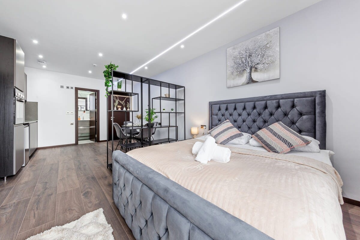 Serviced Luxury Studio Flat Golders Green Finchley in 48A Woodstock Road NW11 8ER - Property image 15 - VivreStays