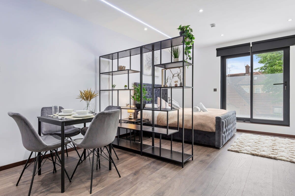 Serviced Luxury Studio Flat Golders Green Finchley in 48A Woodstock Road NW11 8ER - Property image 3 - VivreStays