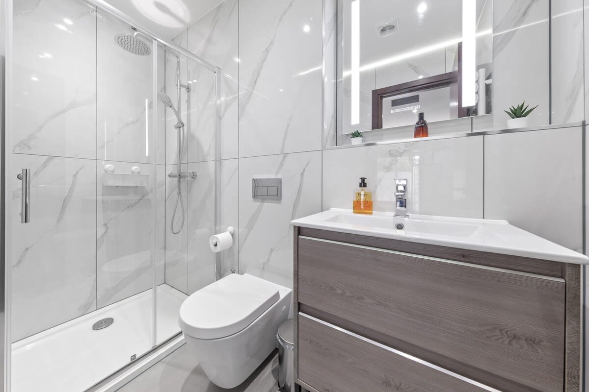 Serviced Luxury Studio Flat Golders Green Finchley in 48A Woodstock Road NW11 8ER - Property image 5 - VivreStays