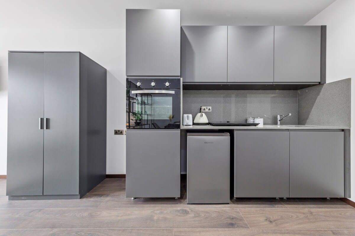 Serviced Luxury Studio Flat Golders Green Finchley in 48A Woodstock Road NW11 8ER - Property image 12 - VivreStays