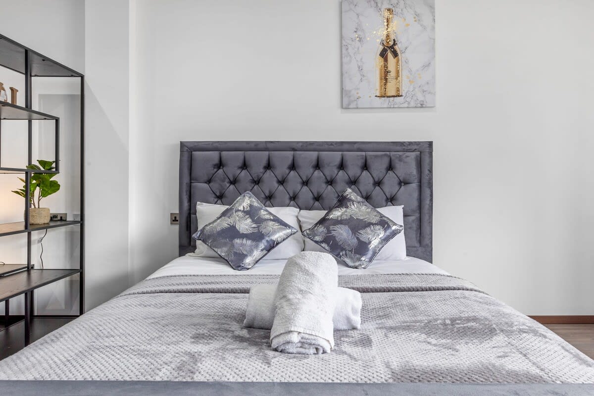 Serviced Studio Flat near London Northern Line in 48A Woodstock Road NW11 8ER - Property image 21 - VivreStays