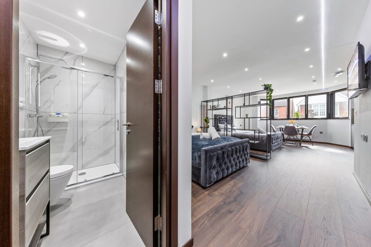 Serviced Studio Flat near London Northern Line in 48A Woodstock Road NW11 8ER - Property image 4 - VivreStays