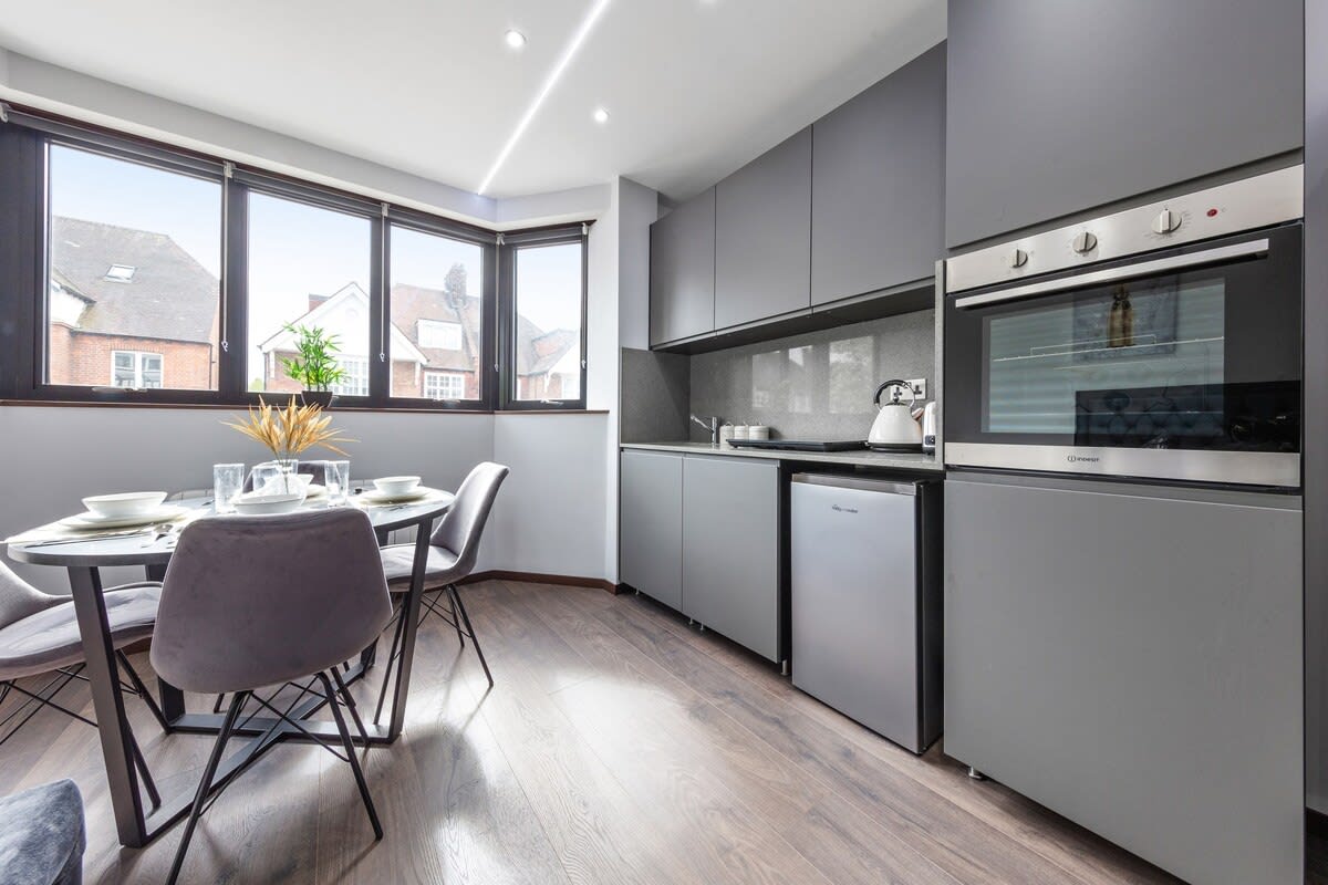Serviced Studio Flat near London Northern Line in 48A Woodstock Road NW11 8ER - Property image 19 - VivreStays