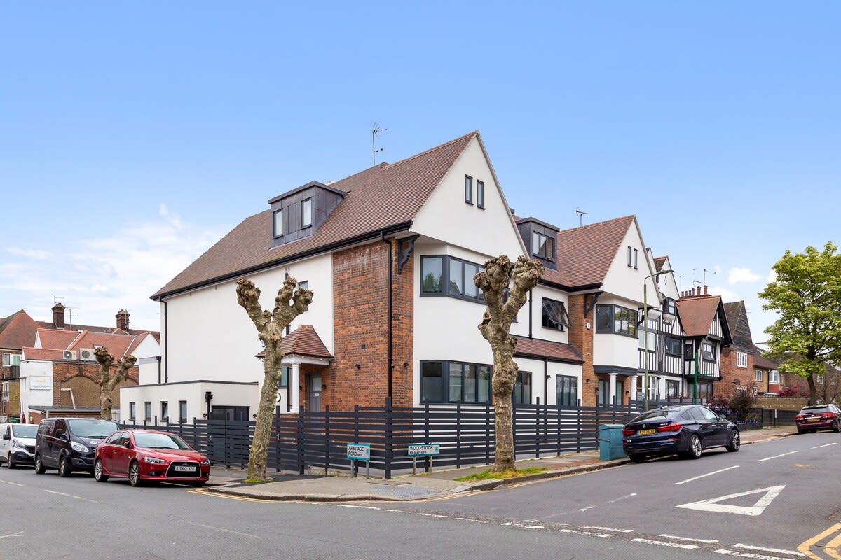 Serviced Studio Flat near London Northern Line in 48A Woodstock Road NW11 8ER - Property image 26 - VivreStays
