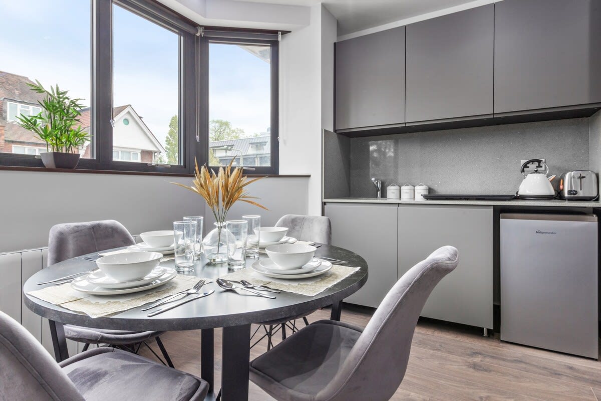 Serviced Studio Flat near London Northern Line in 48A Woodstock Road NW11 8ER - Property image 25 - VivreStays