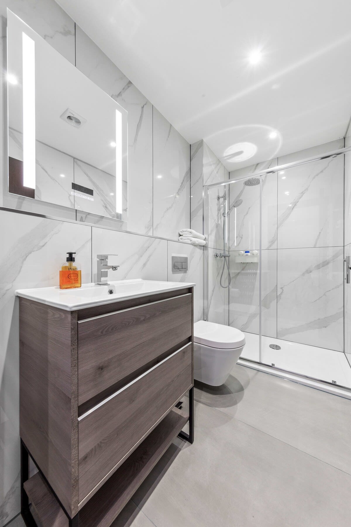 Serviced Studio Flat near London Northern Line in 48A Woodstock Road NW11 8ER - Property image 11 - VivreStays
