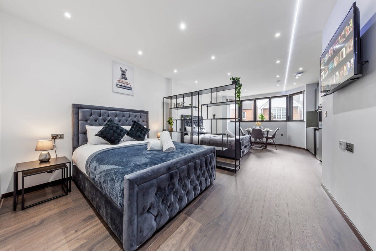 Serviced Studio Flat near London Northern Line in 48A Woodstock Road NW11 8ER - Property image 12 - VivreStays