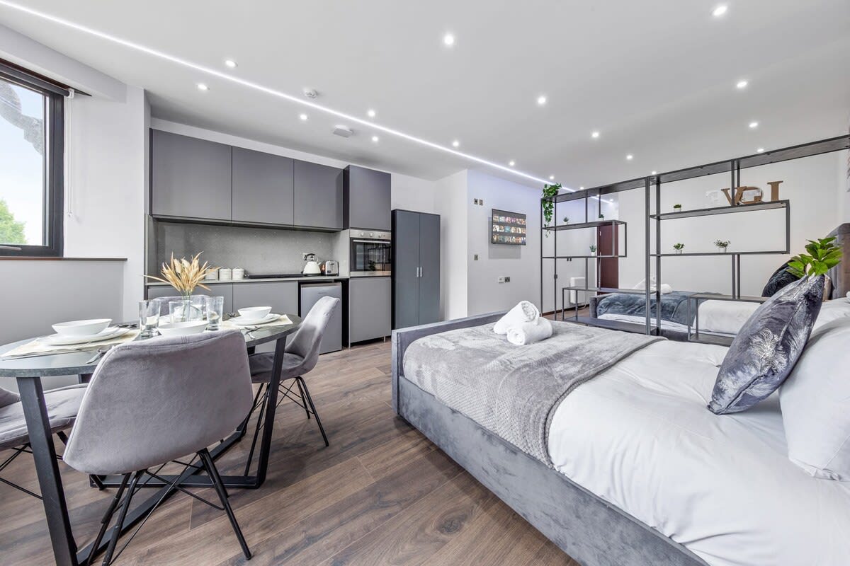 Serviced Studio Flat near London Northern Line in 48A Woodstock Road NW11 8ER - Property image 23 - VivreStays