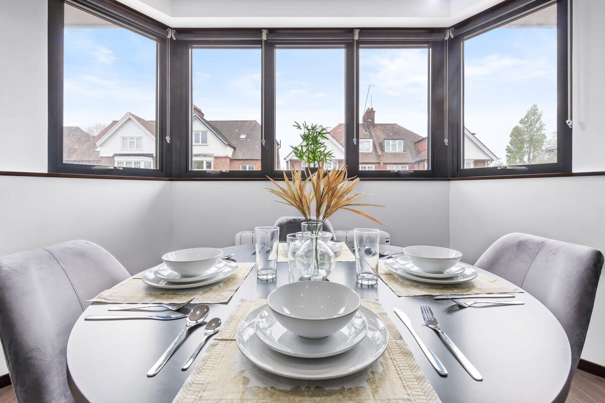 Serviced Studio Flat near London Northern Line in 48A Woodstock Road NW11 8ER - Property image 7 - VivreStays