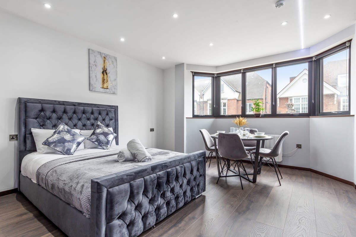 Serviced Studio Flat near London Northern Line in 48A Woodstock Road NW11 8ER - Property image 17 - VivreStays