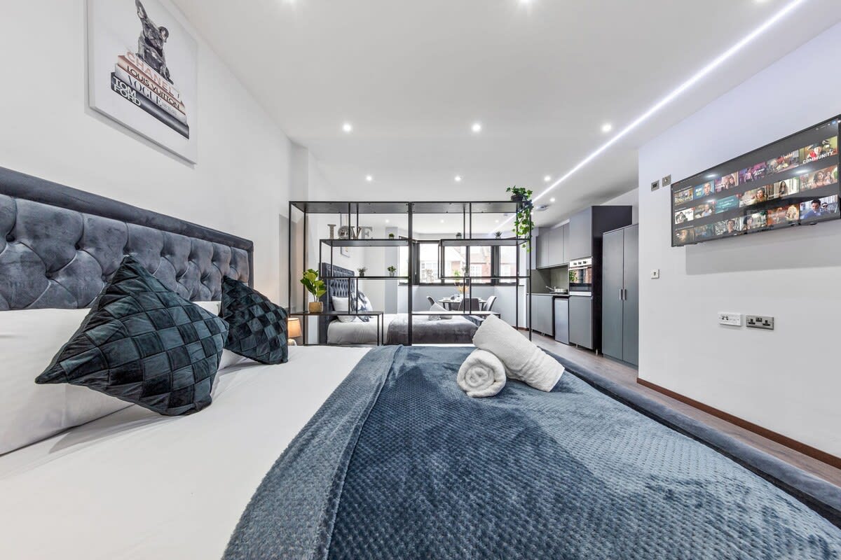 Serviced Studio Flat near London Northern Line in 48A Woodstock Road NW11 8ER - Property image 13 - VivreStays