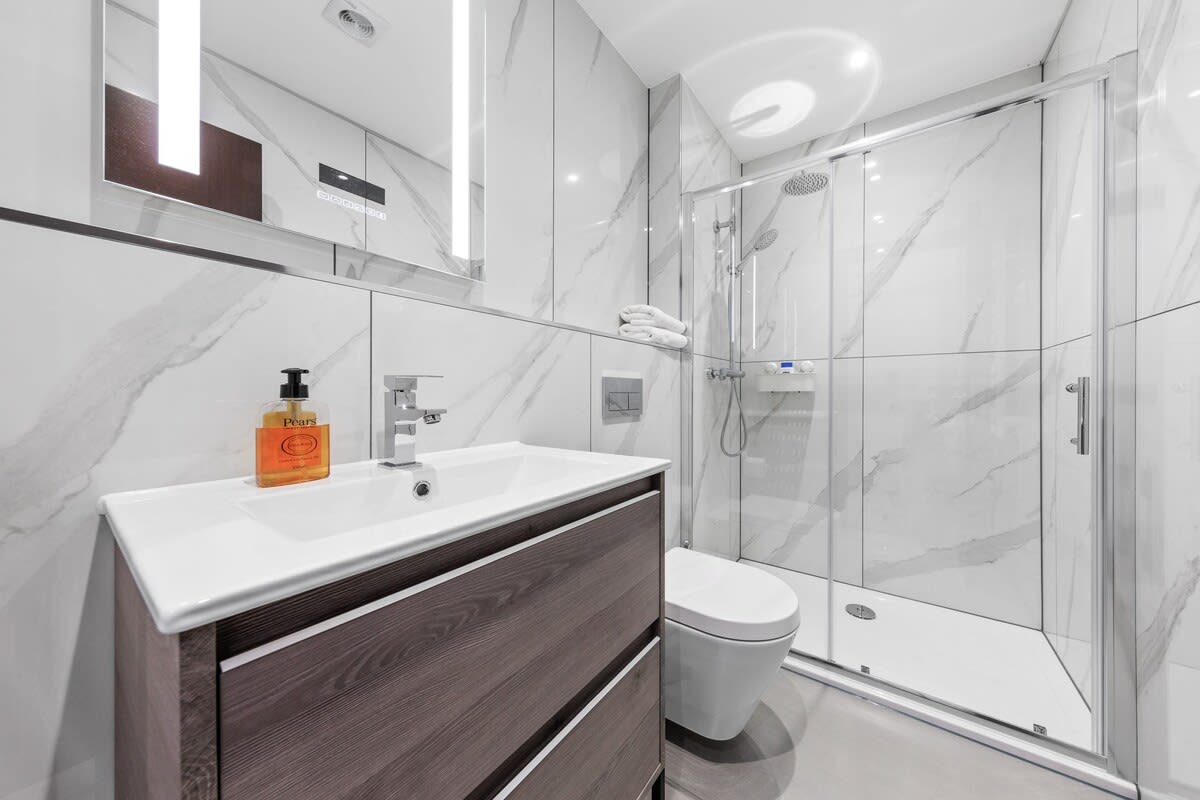 Serviced Studio Flat near London Northern Line in 48A Woodstock Road NW11 8ER - Property image 15 - VivreStays