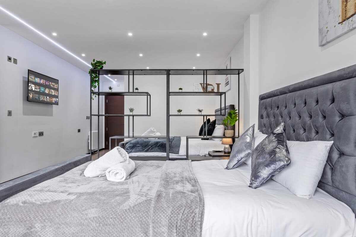 Serviced Studio Flat near London Northern Line in 48A Woodstock Road NW11 8ER - Property image 22 - VivreStays