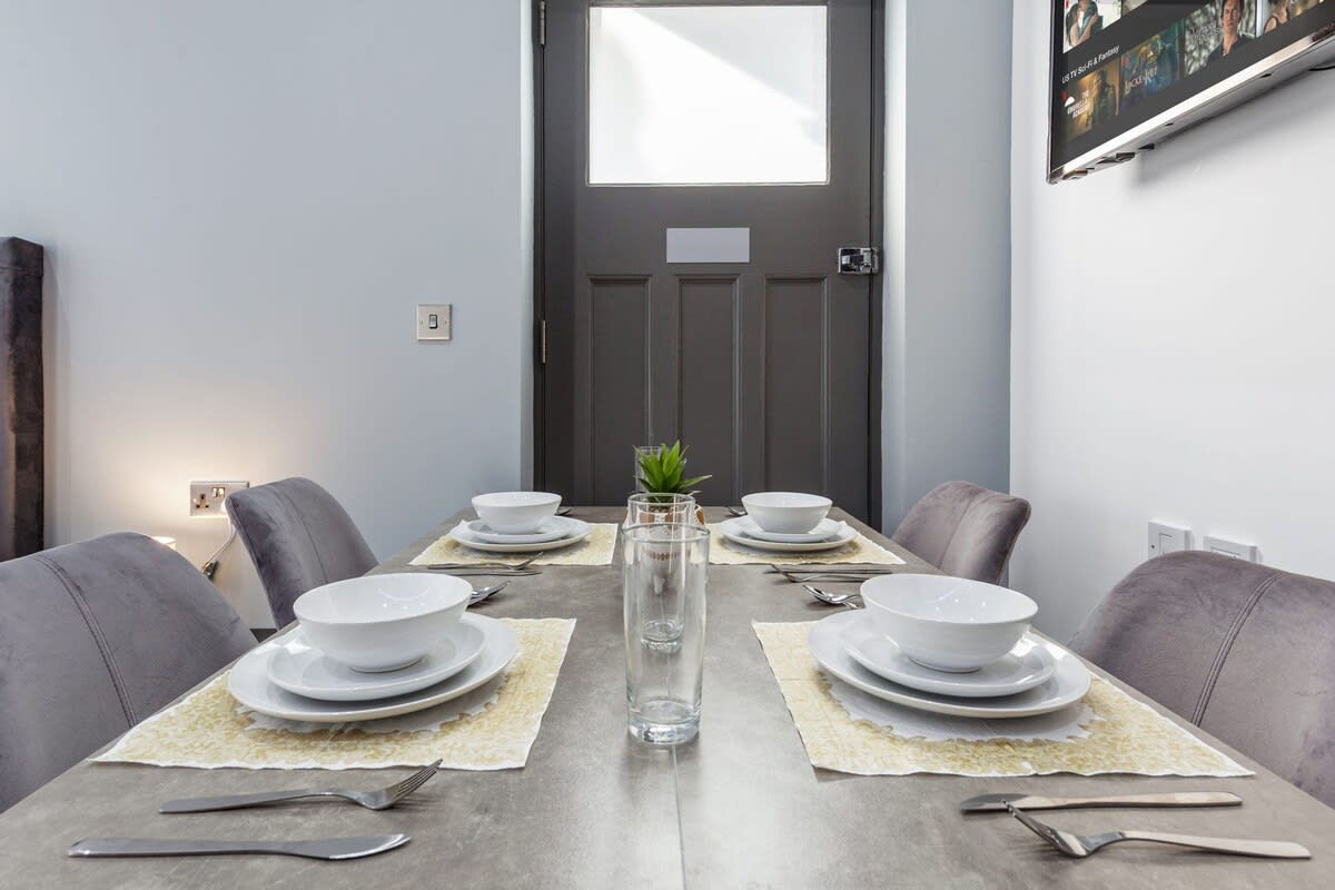 Luxury Cosy Studio Apartment Sleeps 2 in 48A Woodstock Road NW11 8ER - Property image 8 - VivreStays