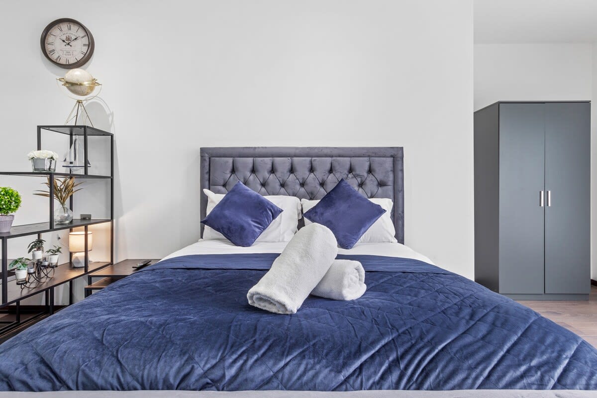 Modern Spacious Sleeps 4 Studio Golders Green in 48A Woodstock Road NW11 8ER - Property image 19 - VivreStays