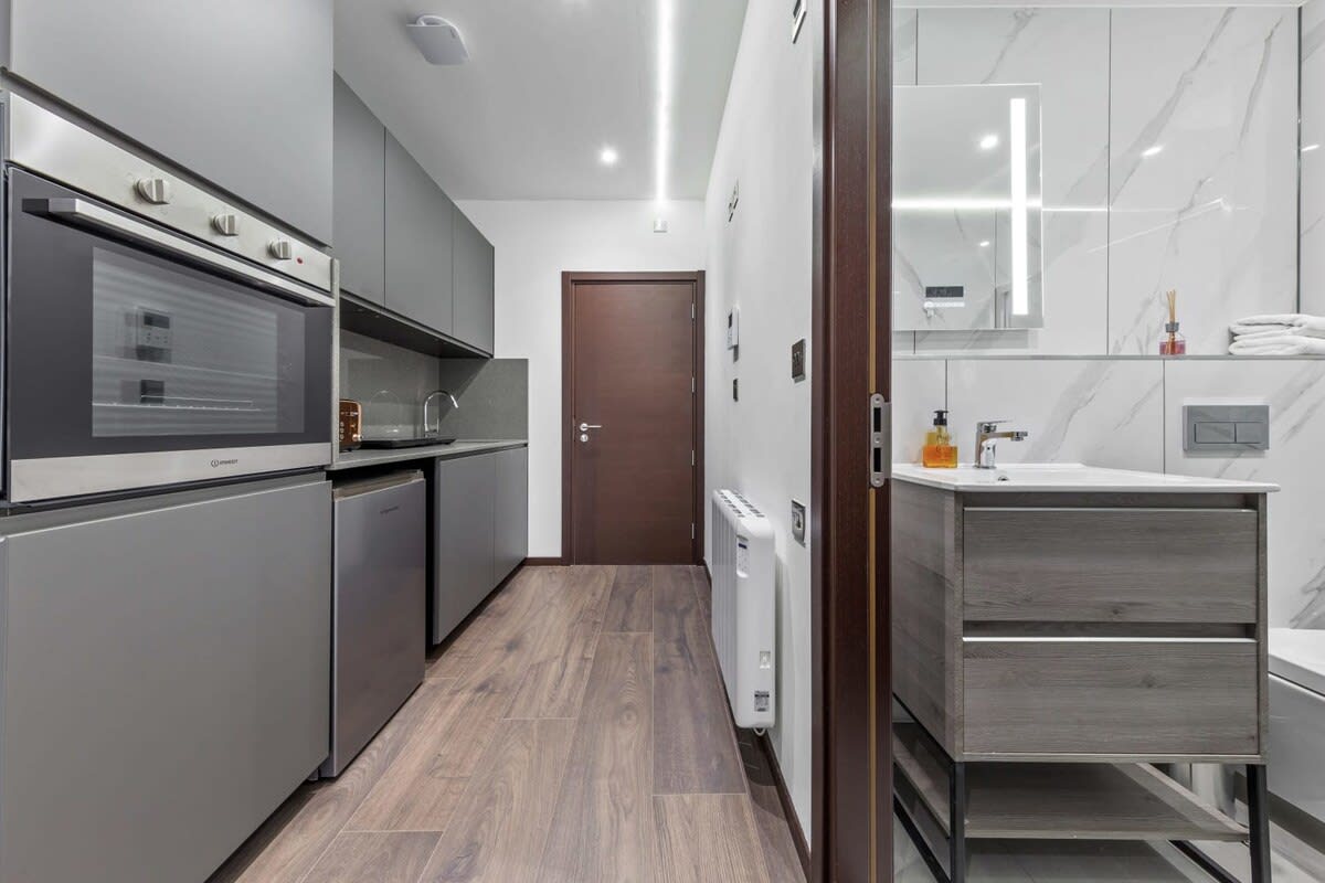 Modern Spacious Sleeps 4 Studio Golders Green in 48A Woodstock Road NW11 8ER - Property image 7 - VivreStays