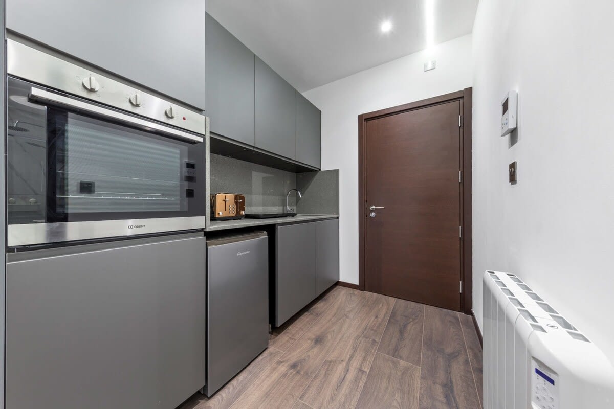 Modern Spacious Sleeps 4 Studio Golders Green in 48A Woodstock Road NW11 8ER - Property image 14 - VivreStays
