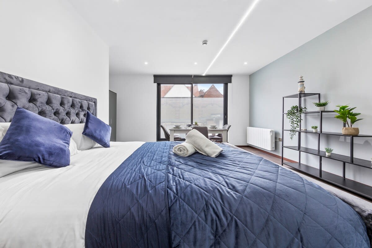 Modern Spacious Sleeps 4 Studio Golders Green in 48A Woodstock Road NW11 8ER - Property image 17 - VivreStays