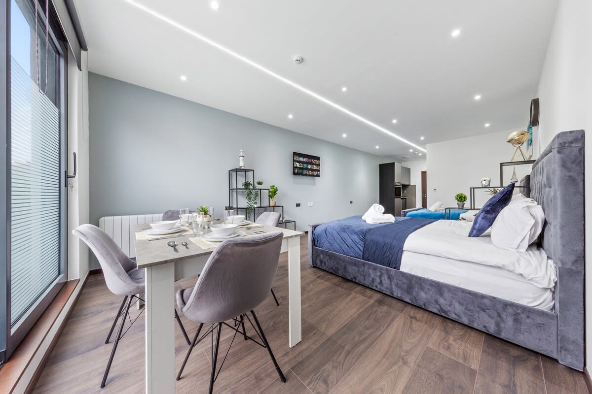 Modern Spacious Sleeps 4 Studio Golders Green in 48A Woodstock Road NW11 8ER - Property image 23 - VivreStays