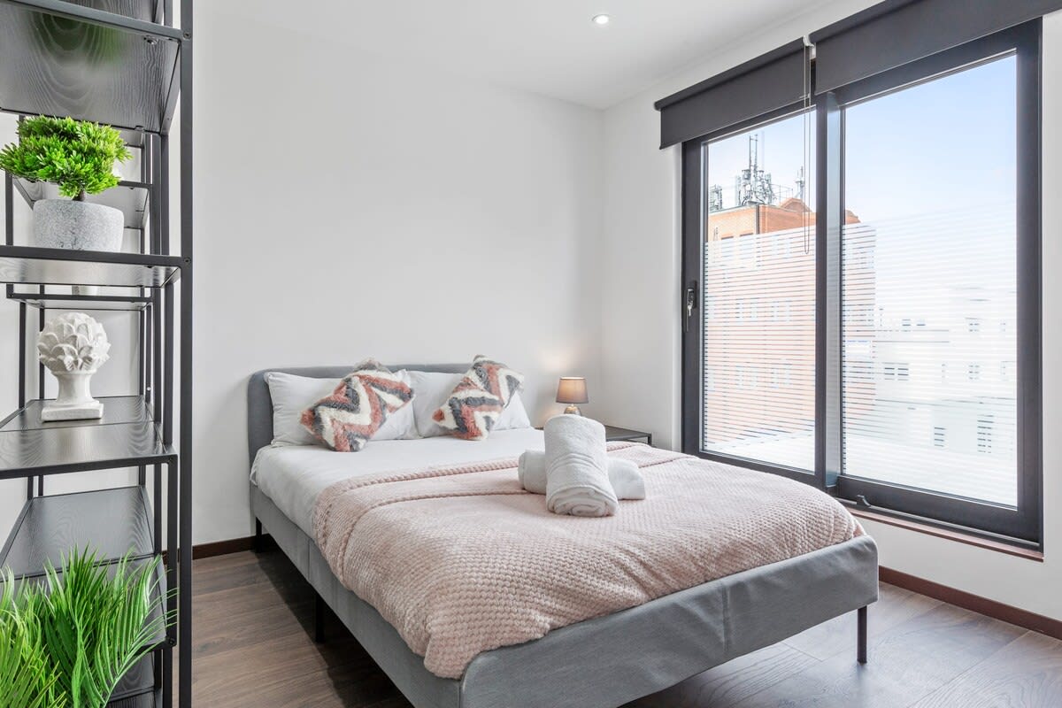 Modern Luxury Flat London Sleeps 2 in 48A Woodstock Road NW11 8ER - Property image 6 - VivreStays